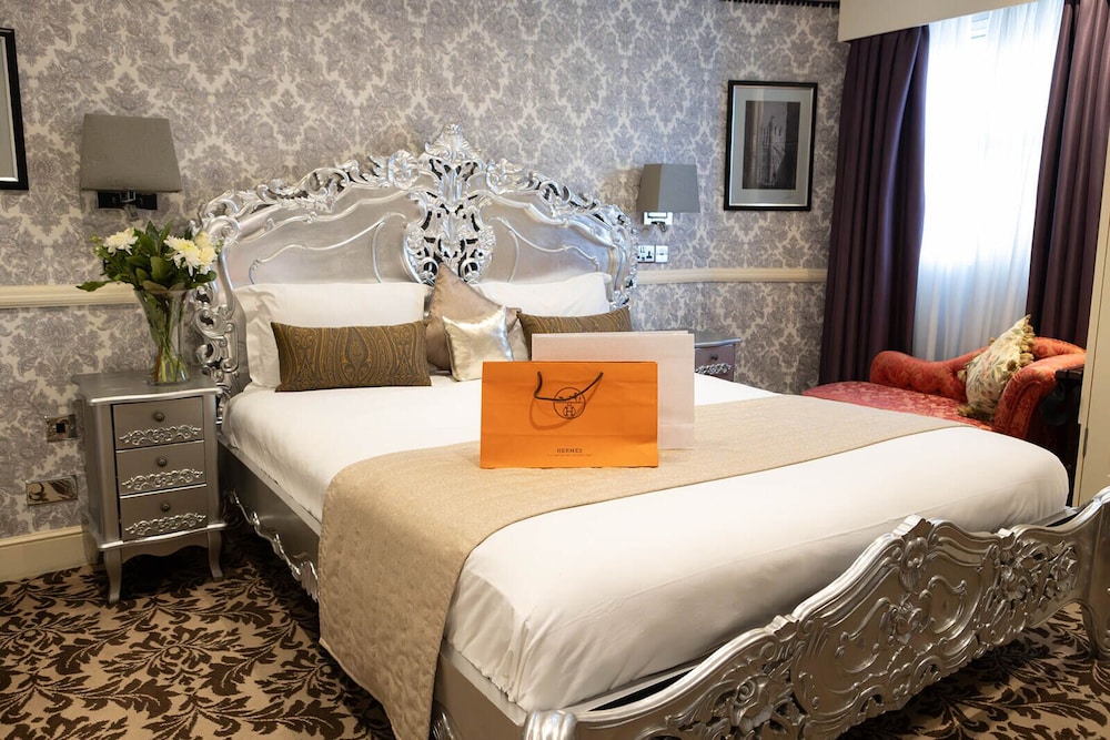 1 BEDROOM, DELUXE, SUITE, KITCHENETTE
