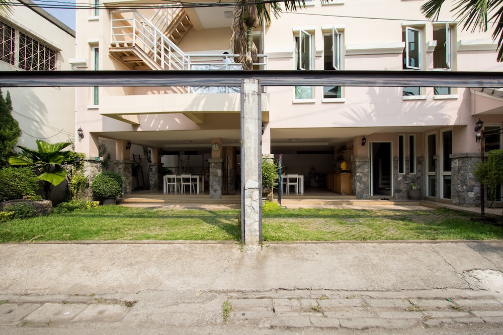 Triple Palms House 2/50
