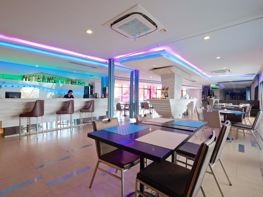 The Xtreme Hotel 30/50