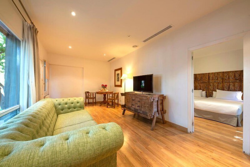 Garden, Family, Single, Queen and Twin Beds، Port Huerto del Cura 3/5