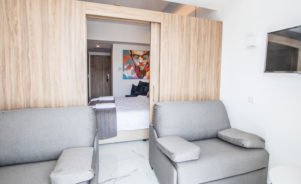 Blue Ivy Hotel And Suites 27/46