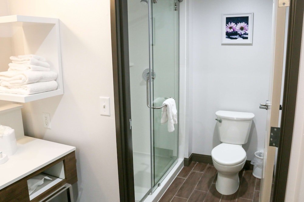 Hampton Inn and Suites Lafayette Medical Center CO 11/57