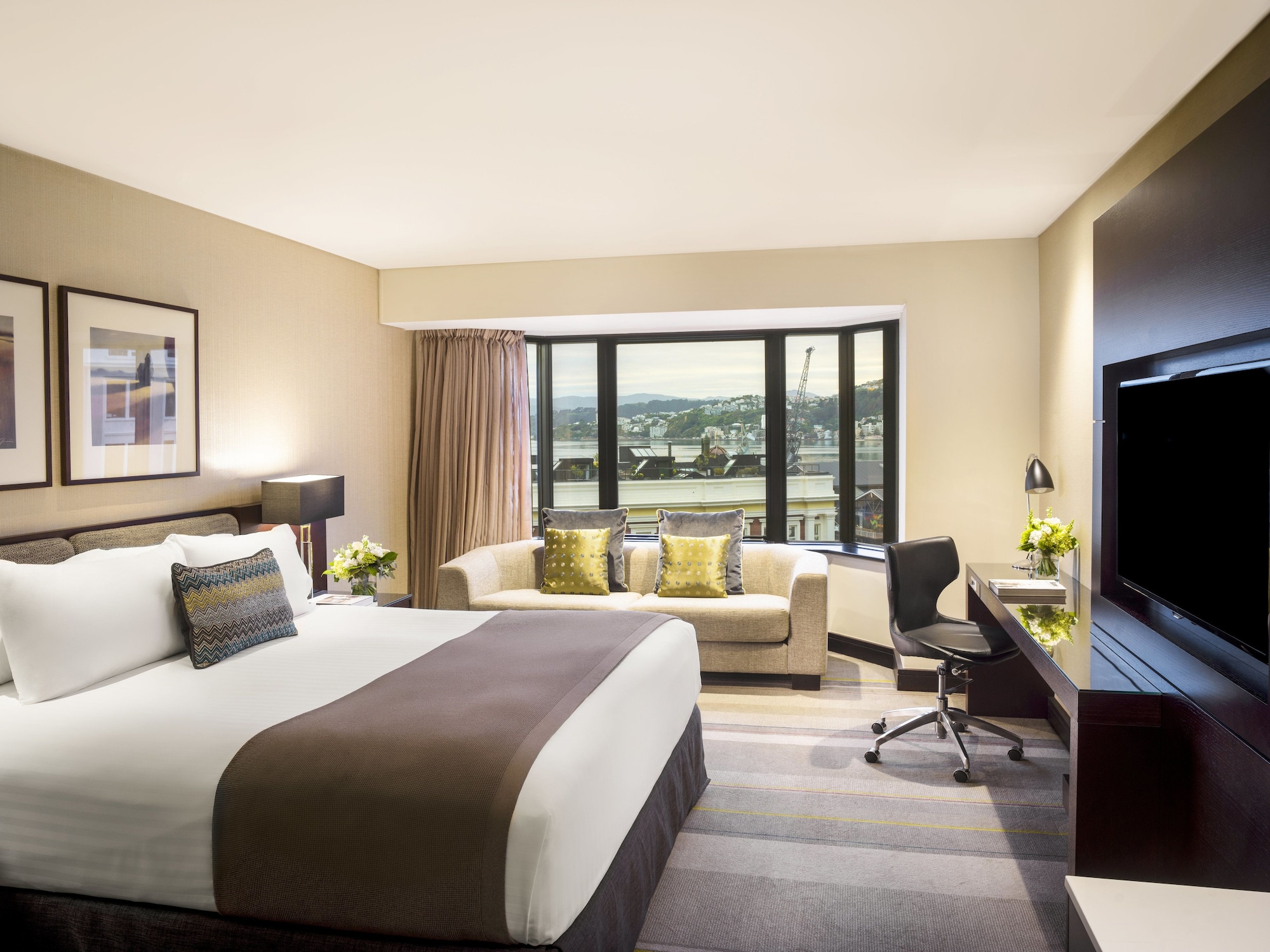 Junior Suite, King Bed, Harbour Front, Club Lounge Access