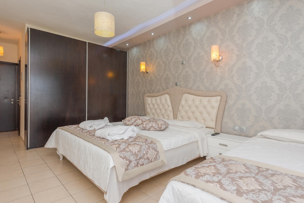 Maranton Beach Hotel 16/55
