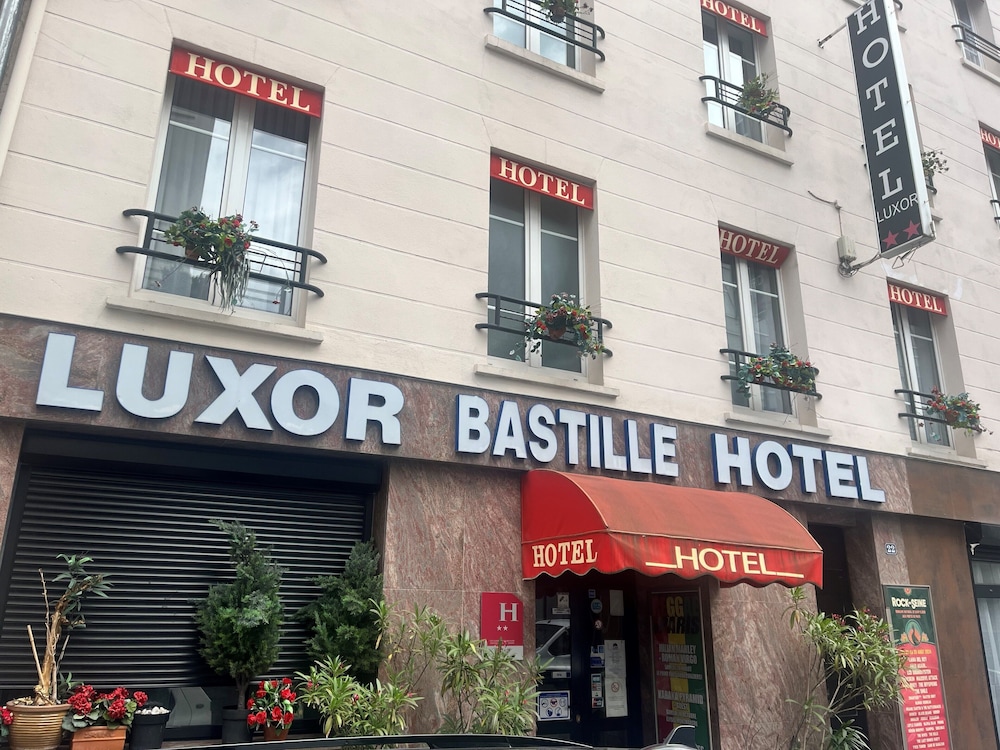 LUXOR BASTILLE HOTEL 3/61