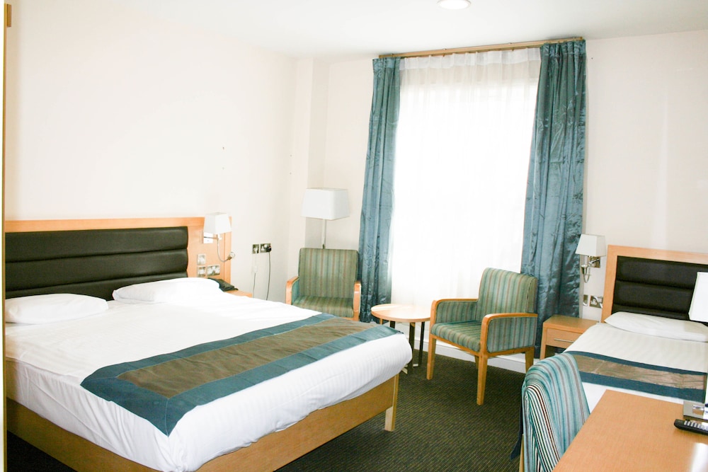 Cromwell International Hotel 11/34