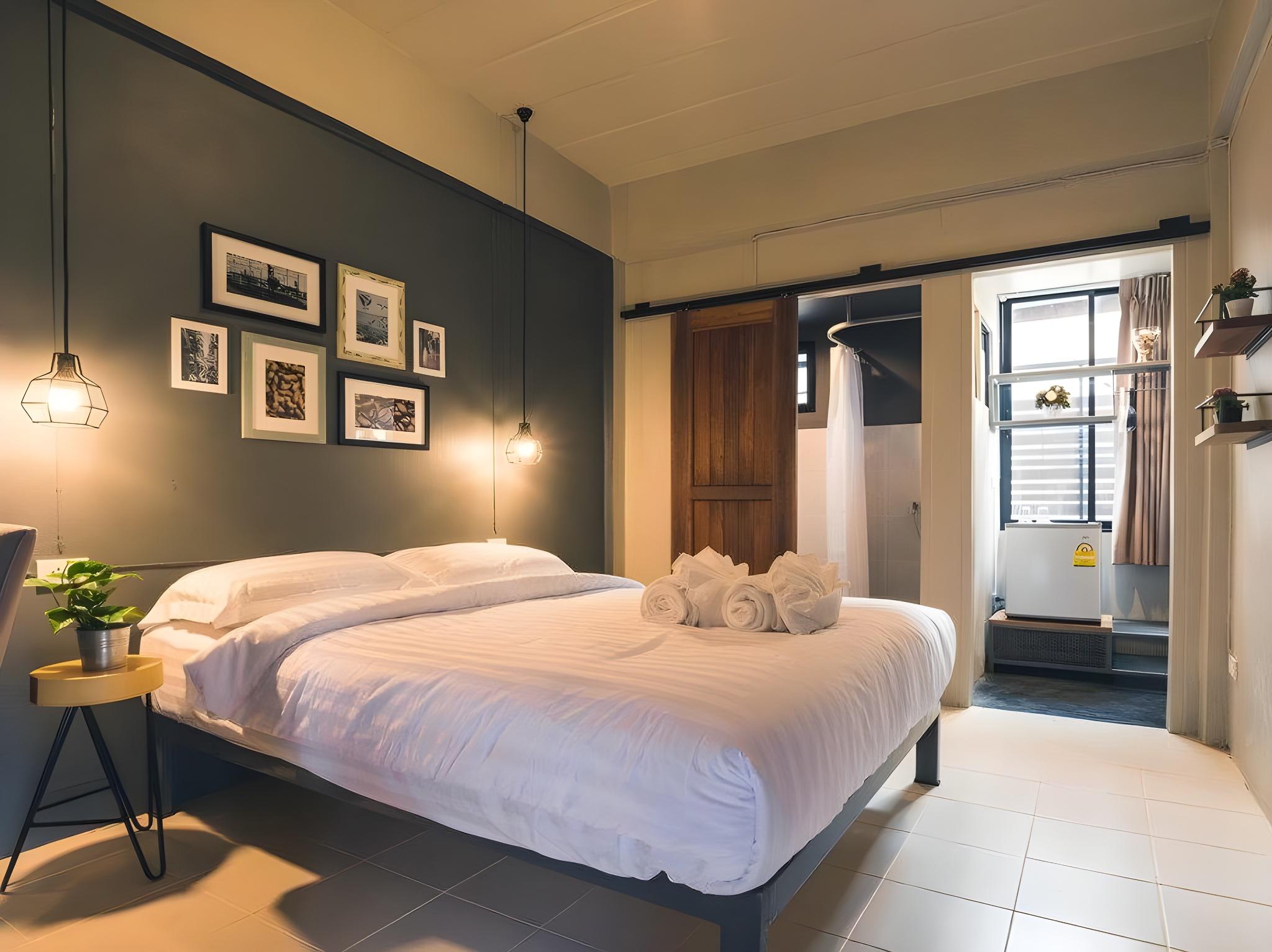 Standard, Double or Twin Bed