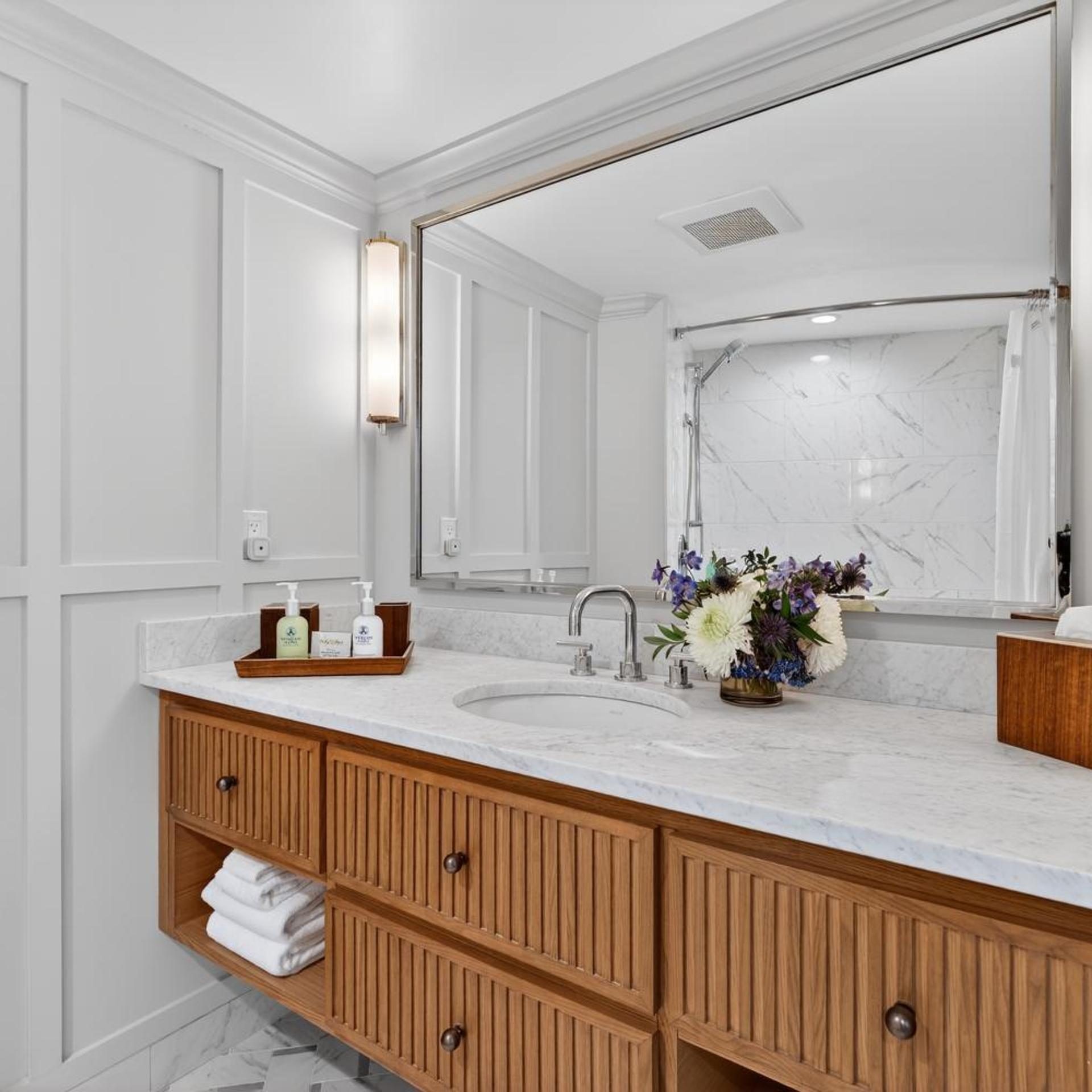 Deluxe, Double Bed, Side Sea View, Saybrook Point Inn, Marina & Spa 6/6