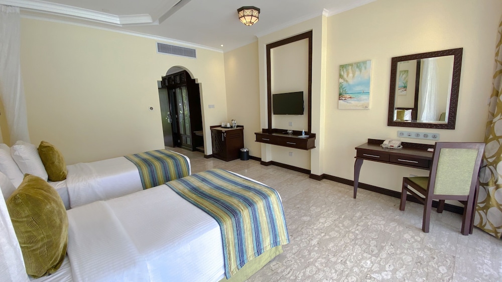 Sarova Whitesands Beach Resort and Spa 24/73