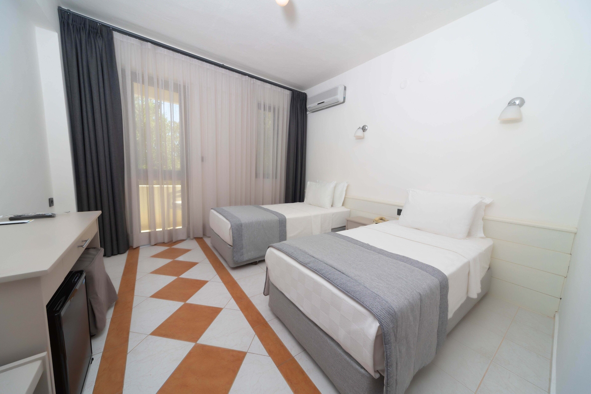 ECONOMY, TWIN BEDS, BALCONY