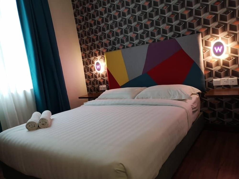 W Hotel Cemerlang 7/37