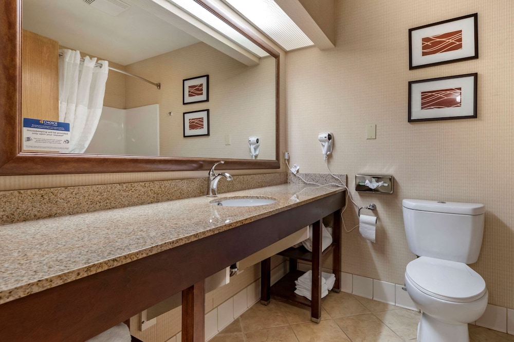 Comfort Inn and Suites Black River Falls I-94 19/37