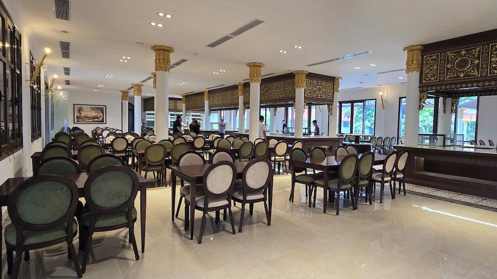 Champasak Palace Hotel 51/65