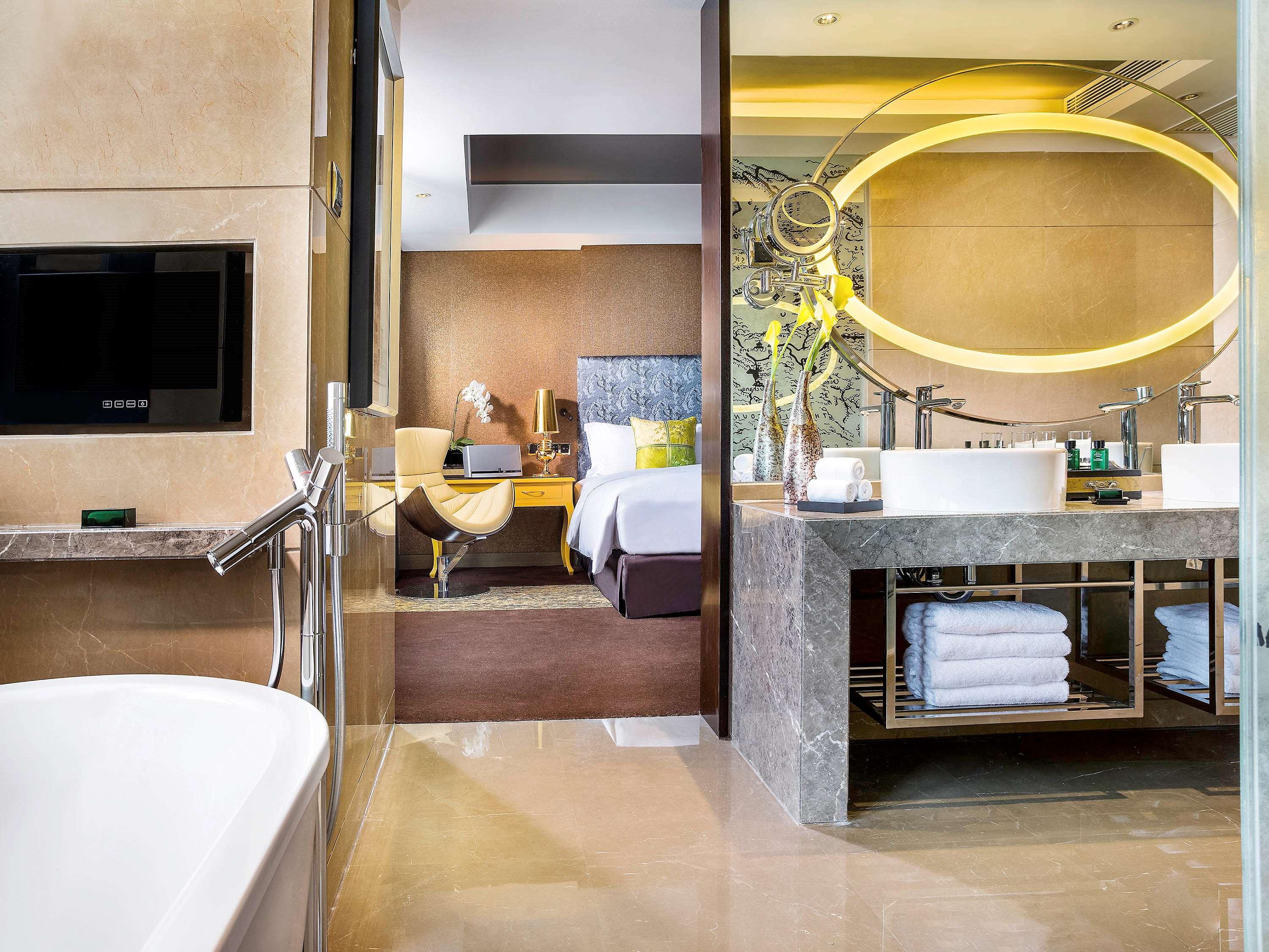 PRESTIGE, SUITE, KING BED