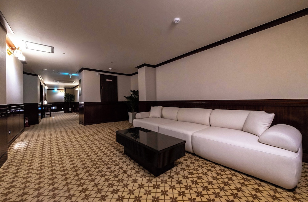 New Chonji Hotel 42/66