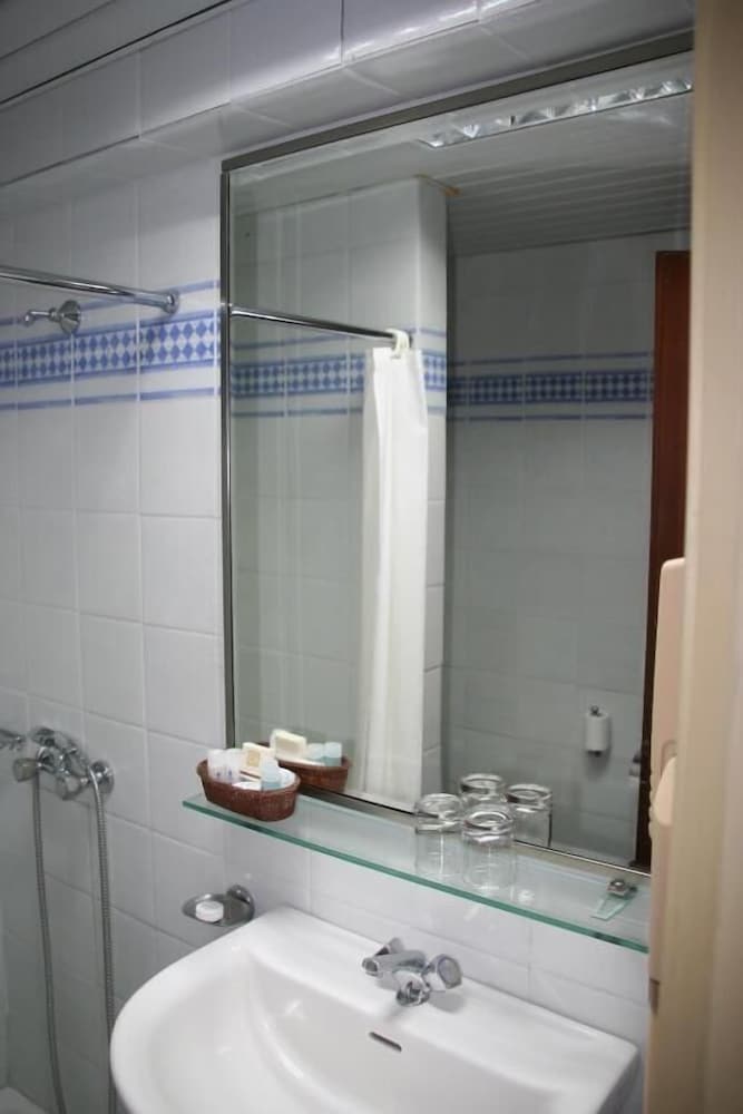 Athena Hotel 42/44