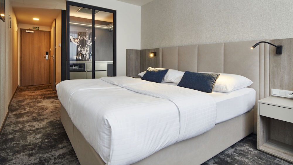 OREA HOTEL PYRAMIDA 37/73