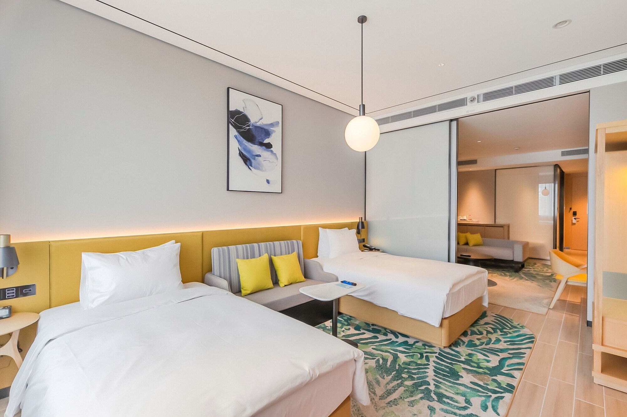 DELUXE, SUITE, TWIN BEDS