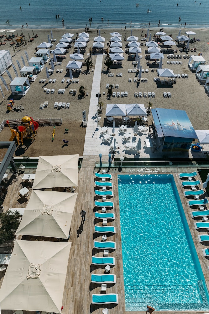 Hotel Opera Mamaia 46/70