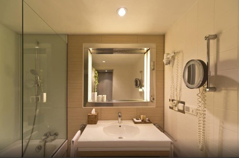 1 Bedroom, Panoramic, Suite, Balcony, SHERATON BERLIN GRAND HOTEL ESPLANADE 3/3