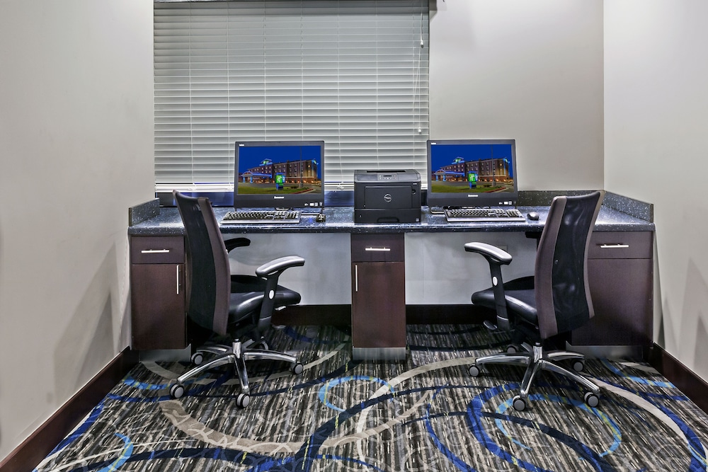 Holiday Inn Express And Suites Glenpool Tulsa South 50/52