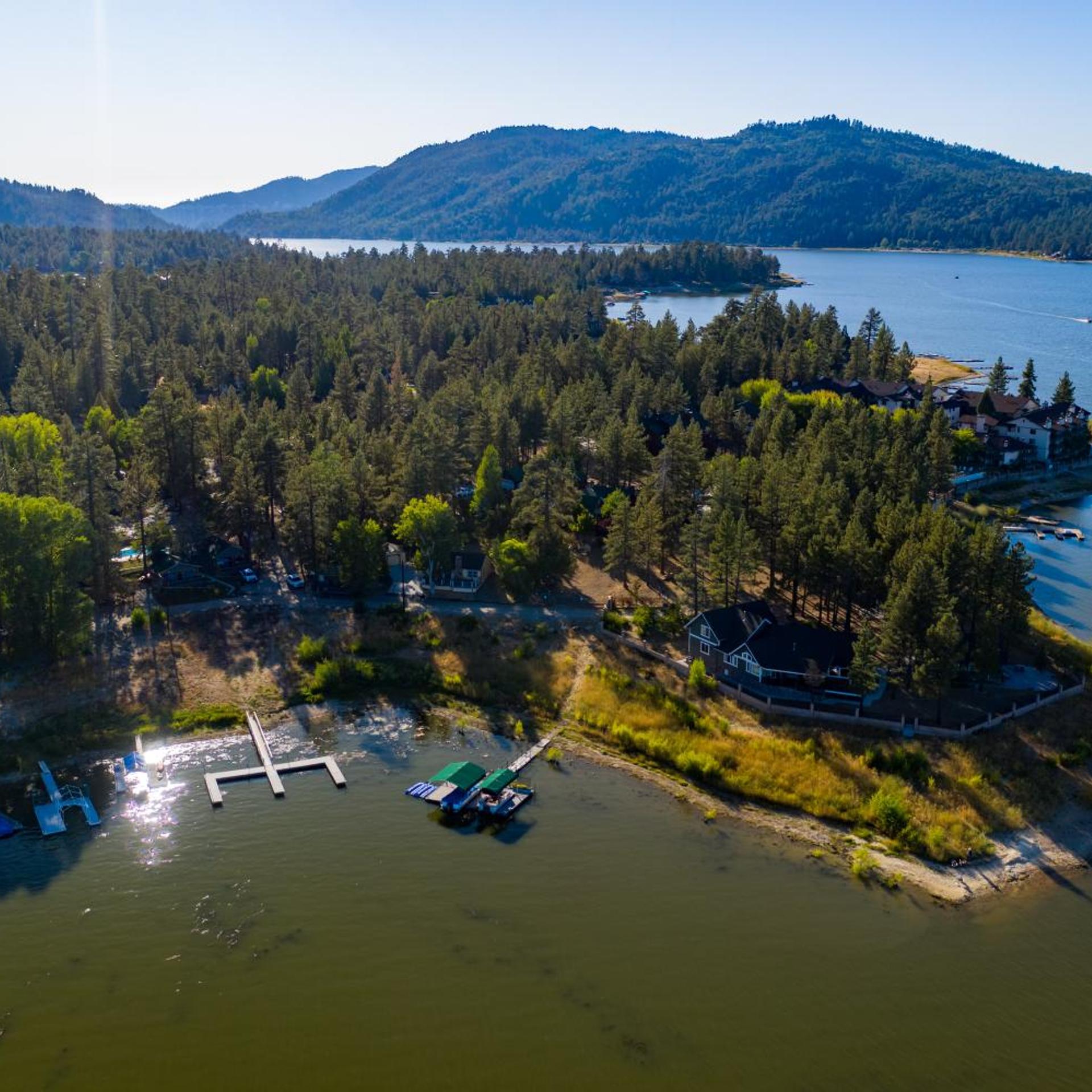Lakefront Family Cabin by Big Bear Vacations 23/30