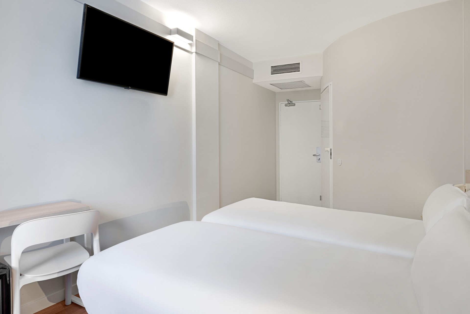 غرفة بسريرين منفصلين، B&B HOTELS Zaragoza Centro 4/4