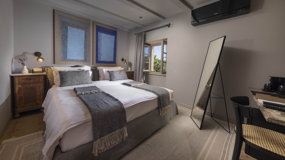 EXCLUSIVE, VILLA, MULTIPLE BEDS, POOL VIEW