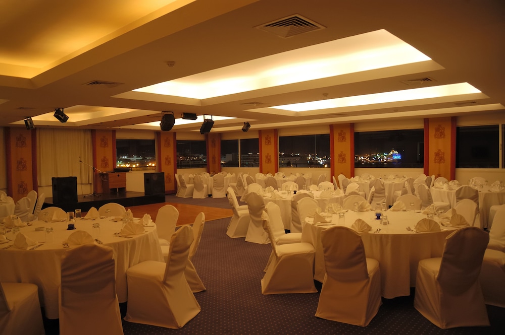 MINA HOTEL 56/65