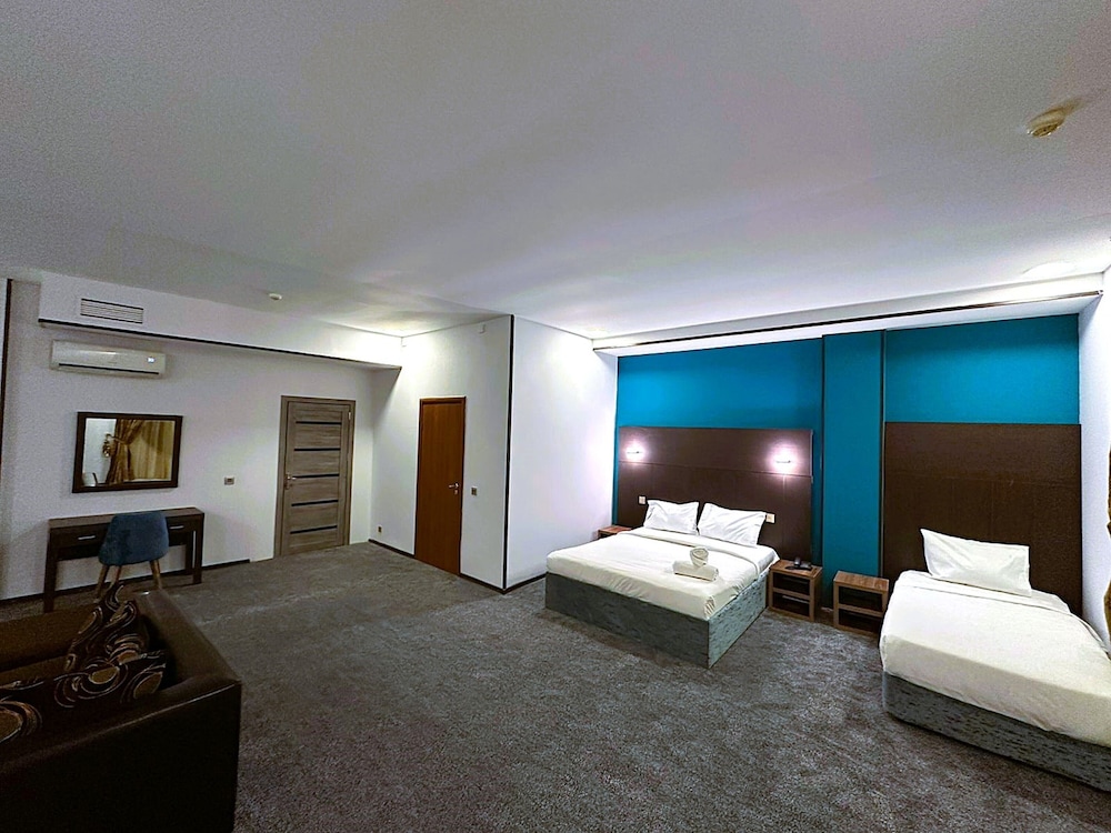 غرفة بسرير كوين بإطلالة على المدينة، Crossway Hotel Baku 9/9