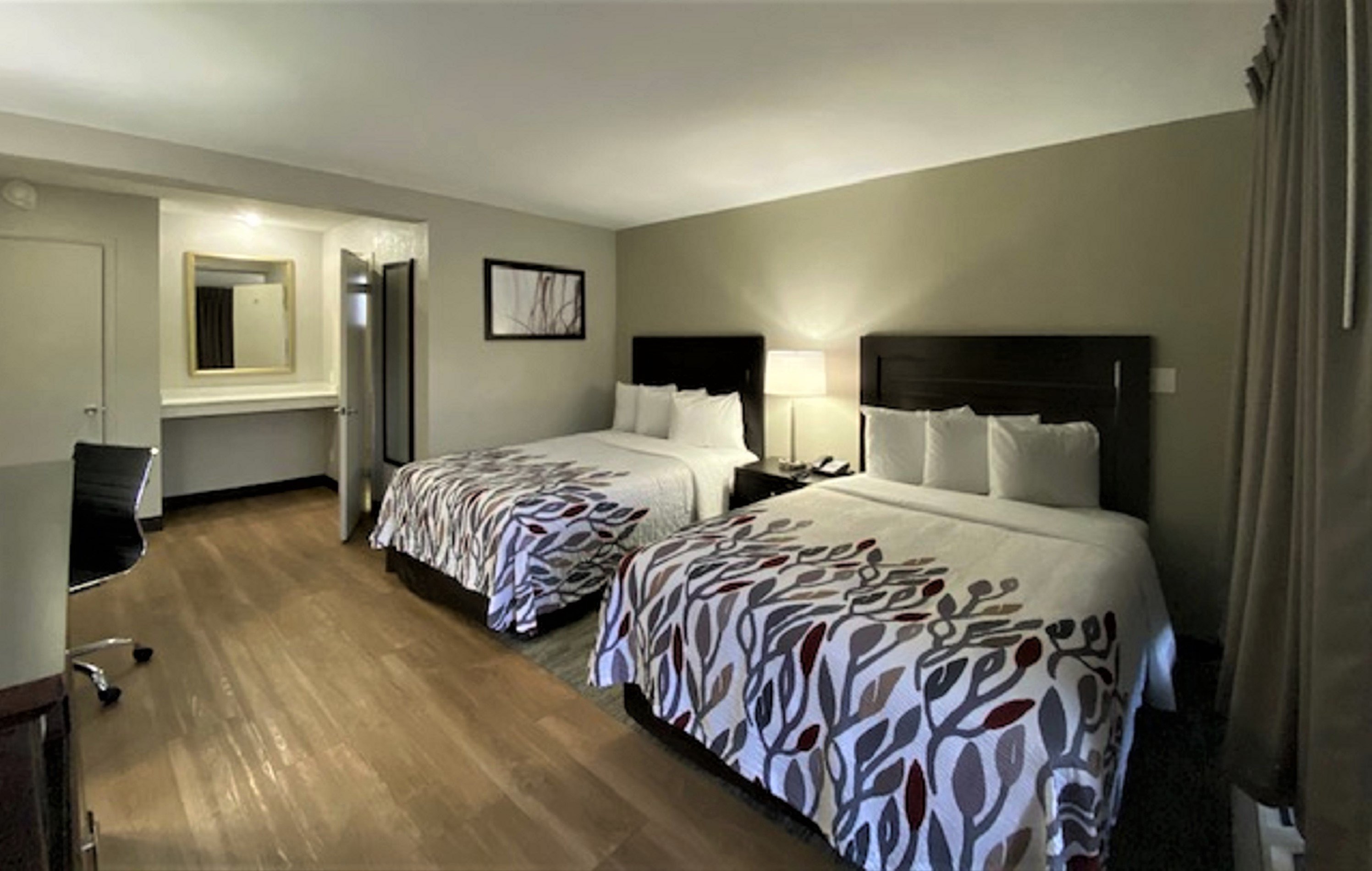 NON-SMOKING DELUXE 2 FULL BEDS, MICRO-FRIDGE