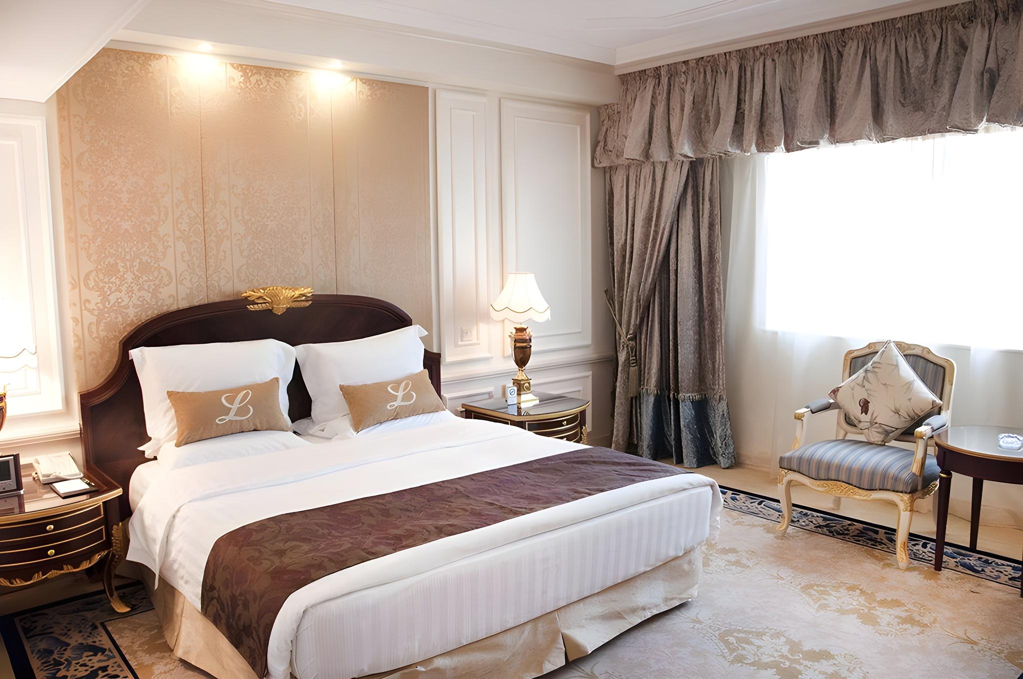 Standard, Queen Bed