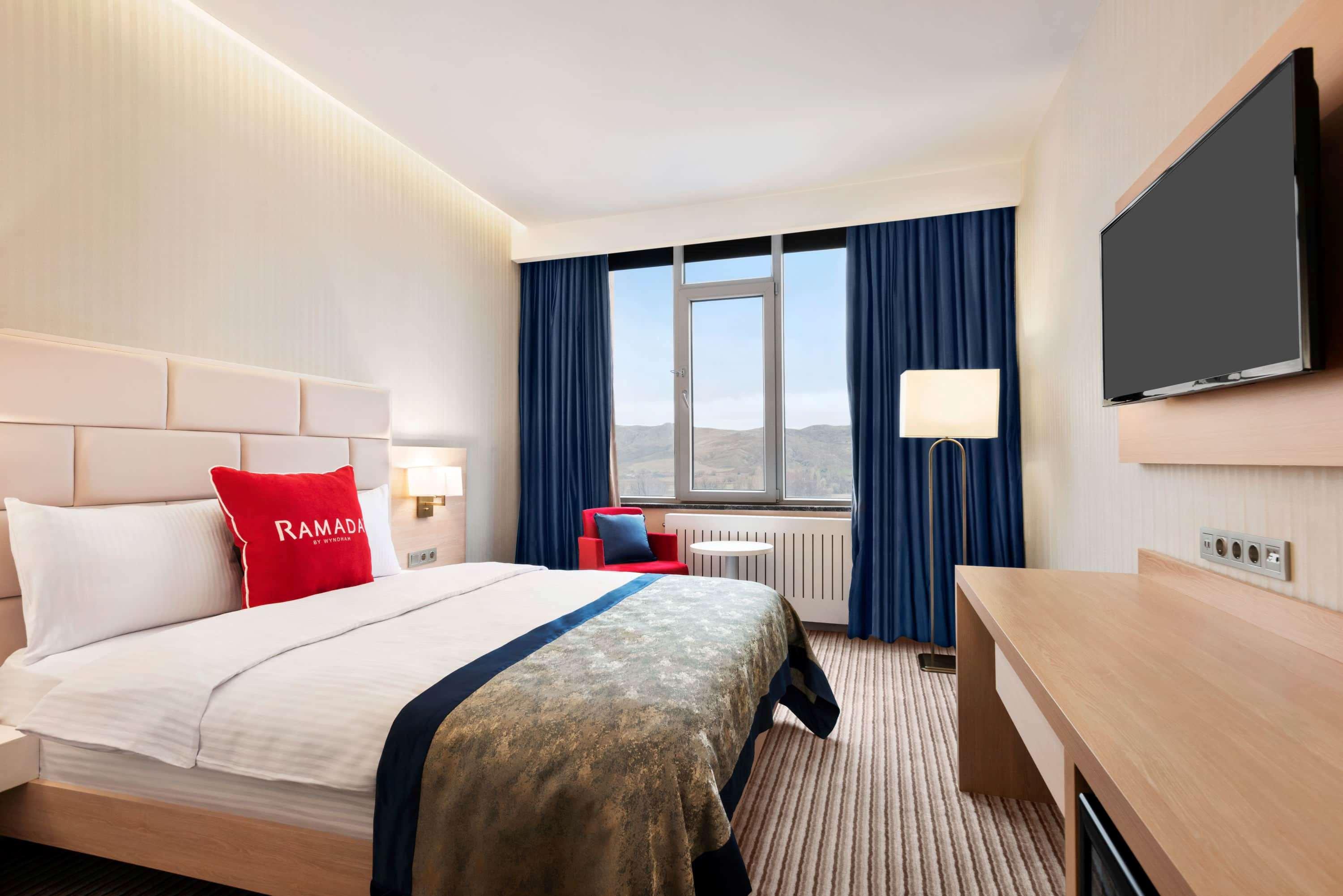 Deluxe, Double Bed