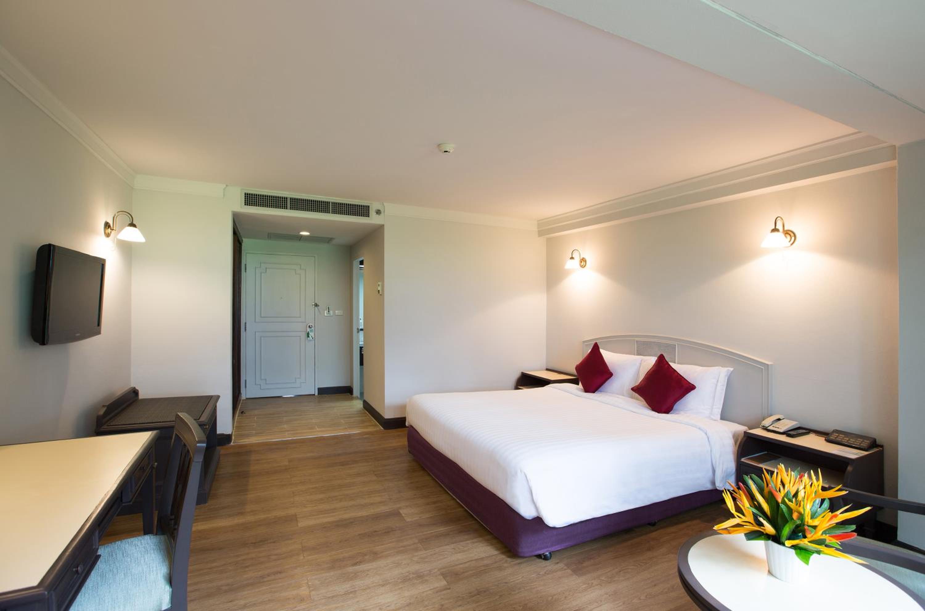PREMIUM, DELUXE, TWIN BEDS
