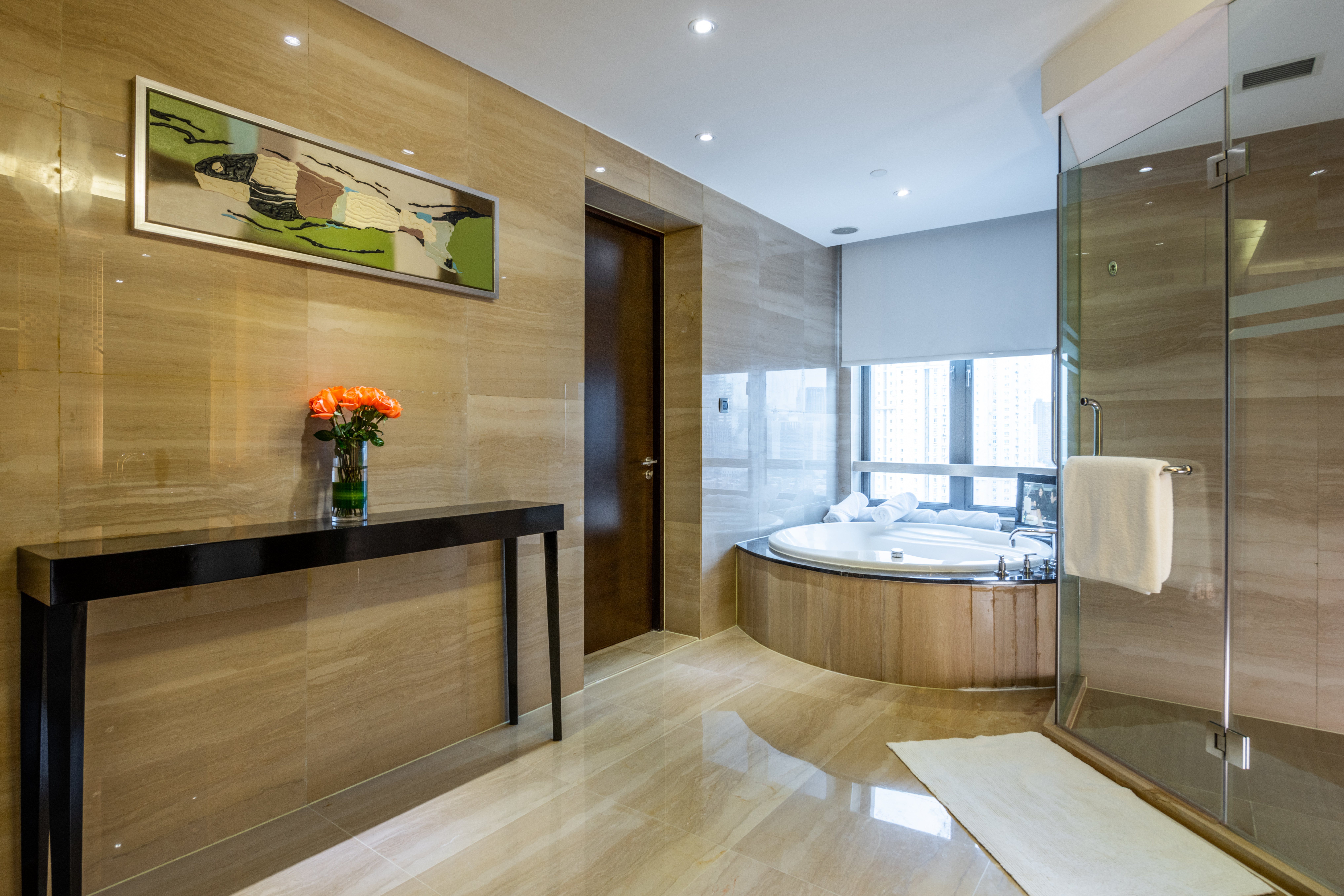 Crowne Plaza Shanghai 11/83