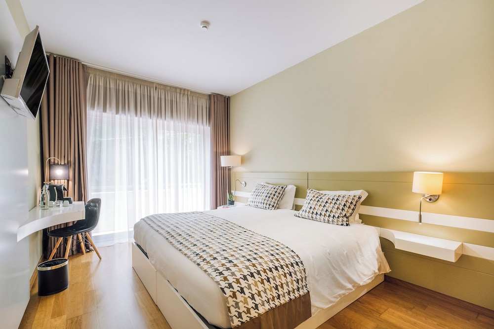 Deluxe, Double or Twin Bed, Balcony