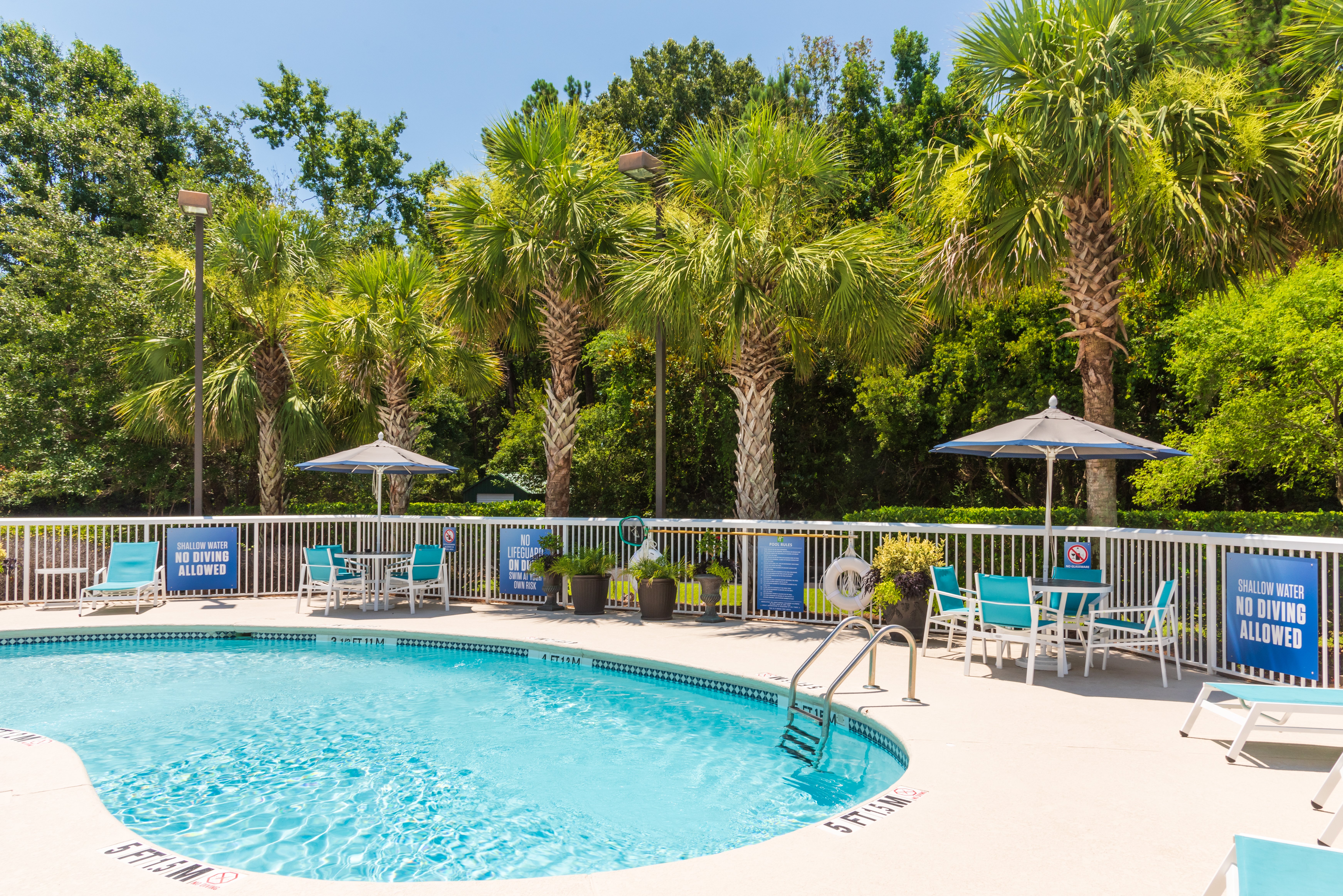 Holiday Inn Express Charleston US Hwy 17 & I-526 74/77