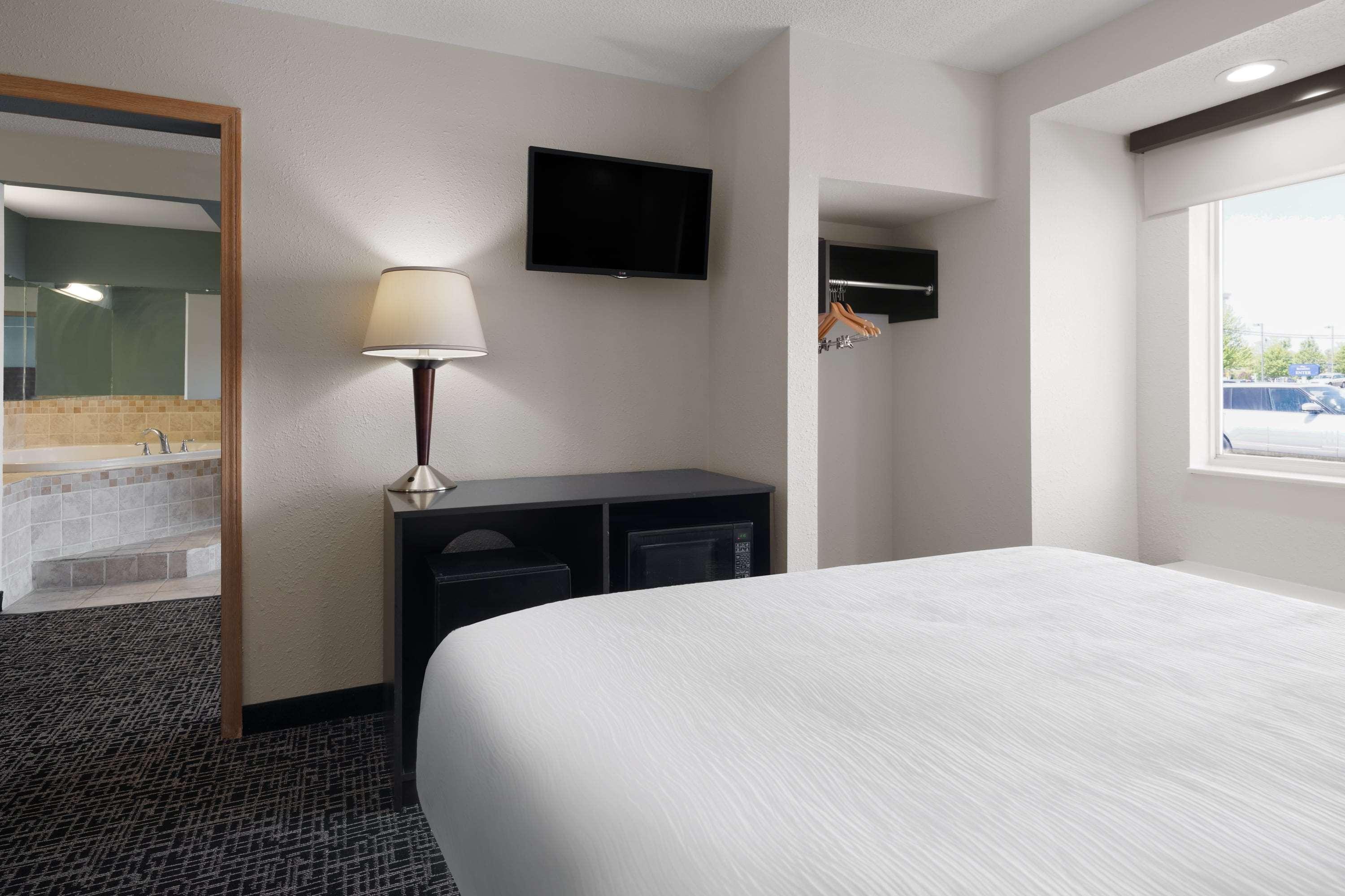 1 Bedroom, Deluxe, Suite, King Bed