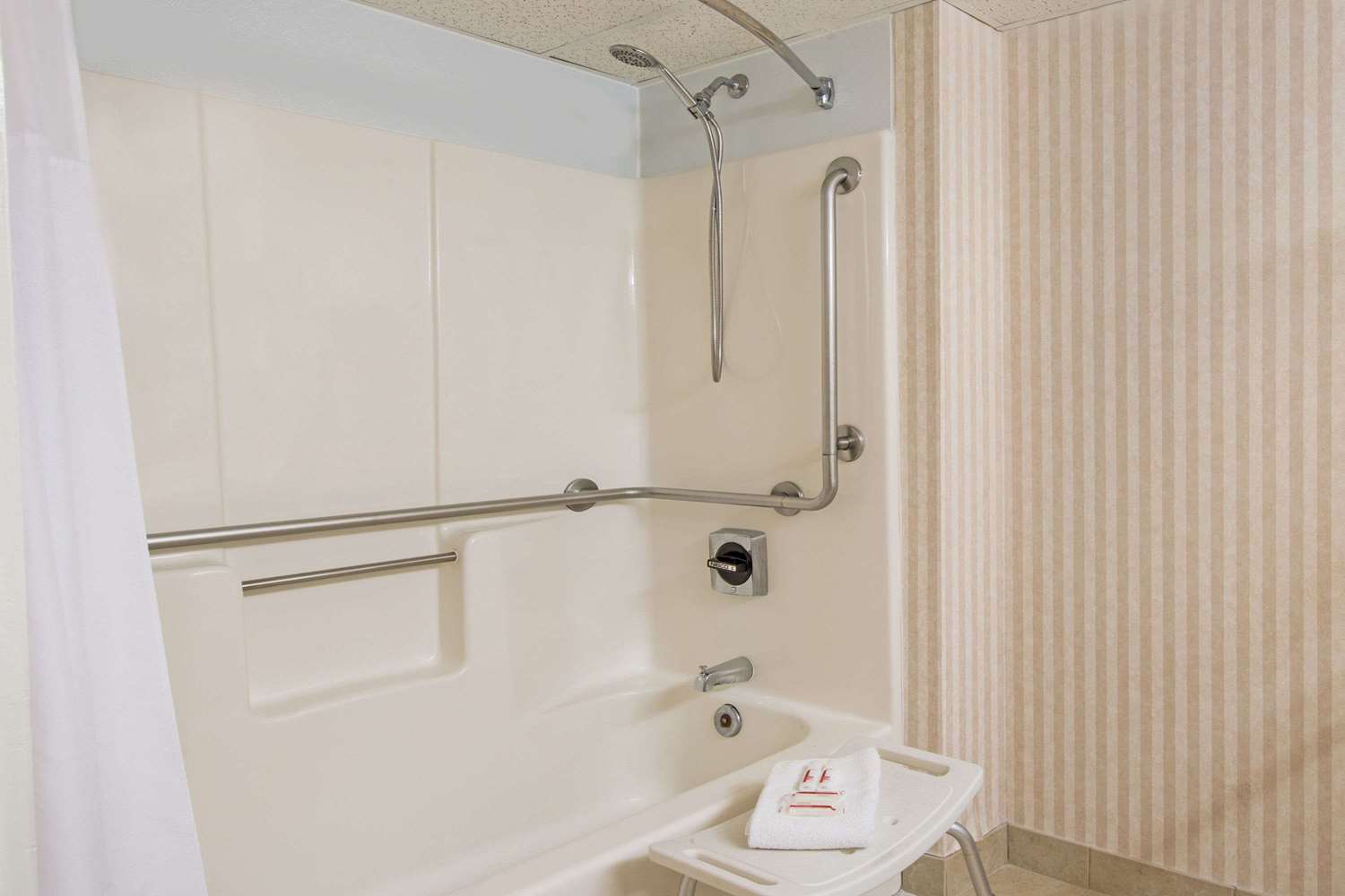 Baymont by Wyndham Bartonsville Poconos 10/10