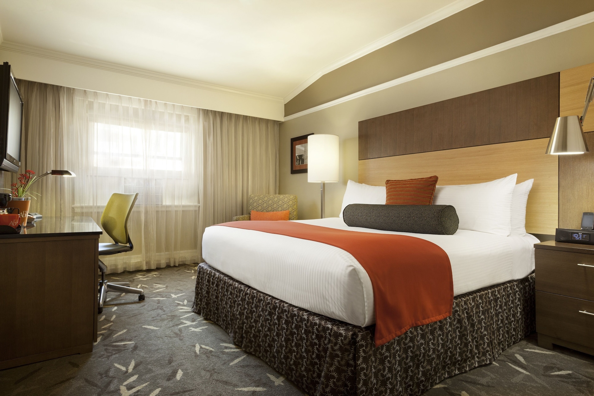 SUITE, KING BED