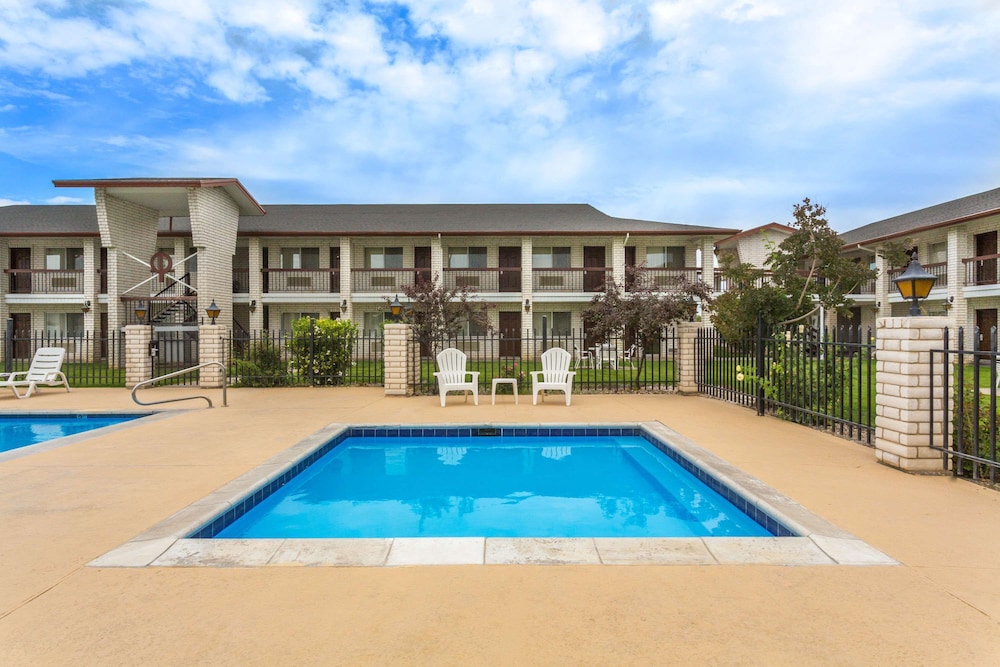 Days Inn by Wyndham Delta 17/18