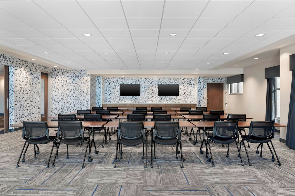 Courtyard by Marriott Milwaukee Brookfield at Poplar Creek 16/25