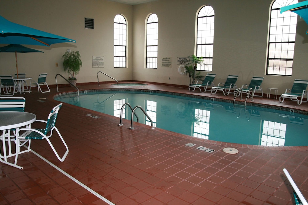 Hampton Inn Russellville 3/53