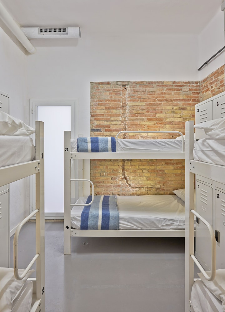 Hola Hostal Collblanc 22/22