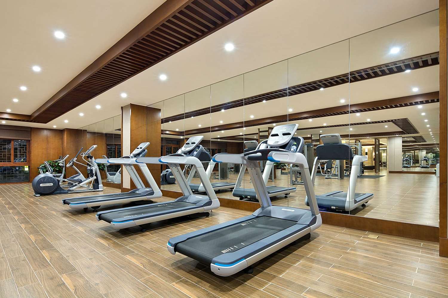 Wyndham Grand Plaza Royale Wenchang 2/7