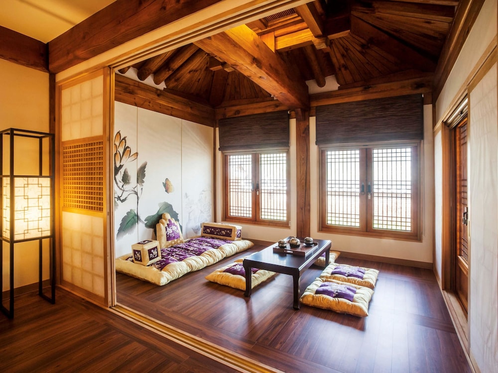 Gyeongwonjae by Walkerhill 44/57