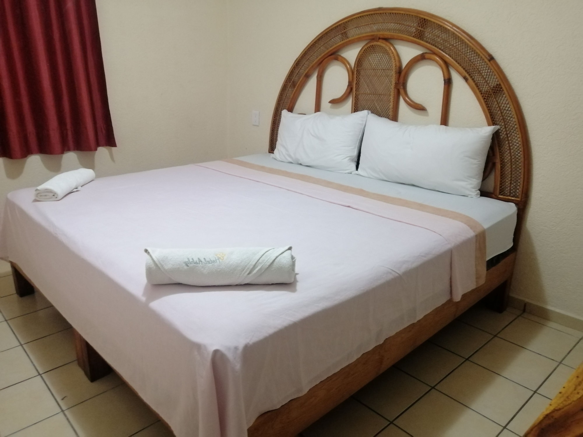 Standard, King Bed, Hotel Ashly 3/10