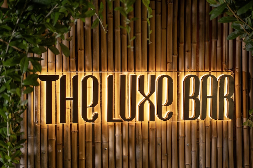 Le Premier Hotel & Rooftop Bar 5/50