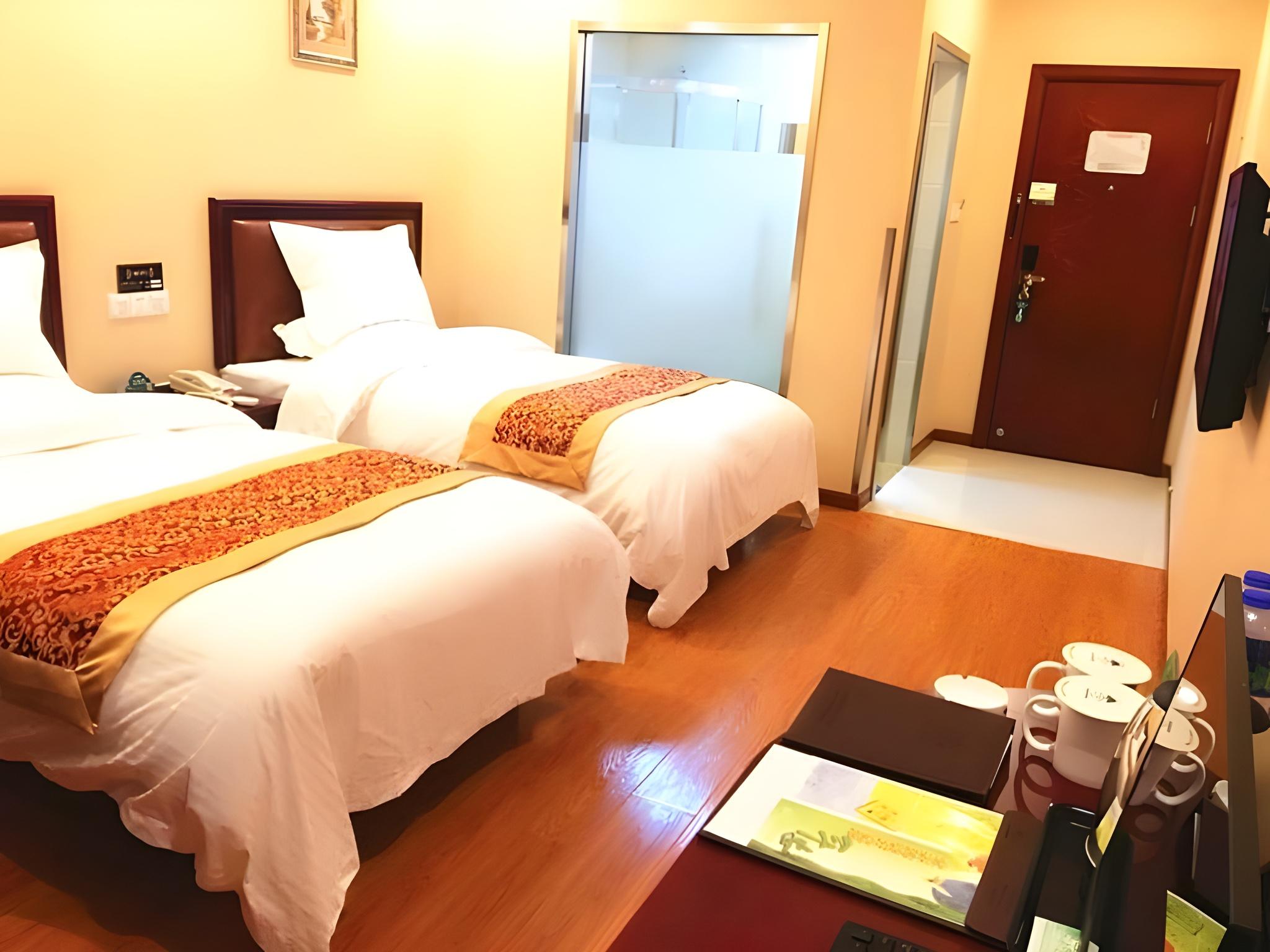 ROOM, TWIN BEDS
