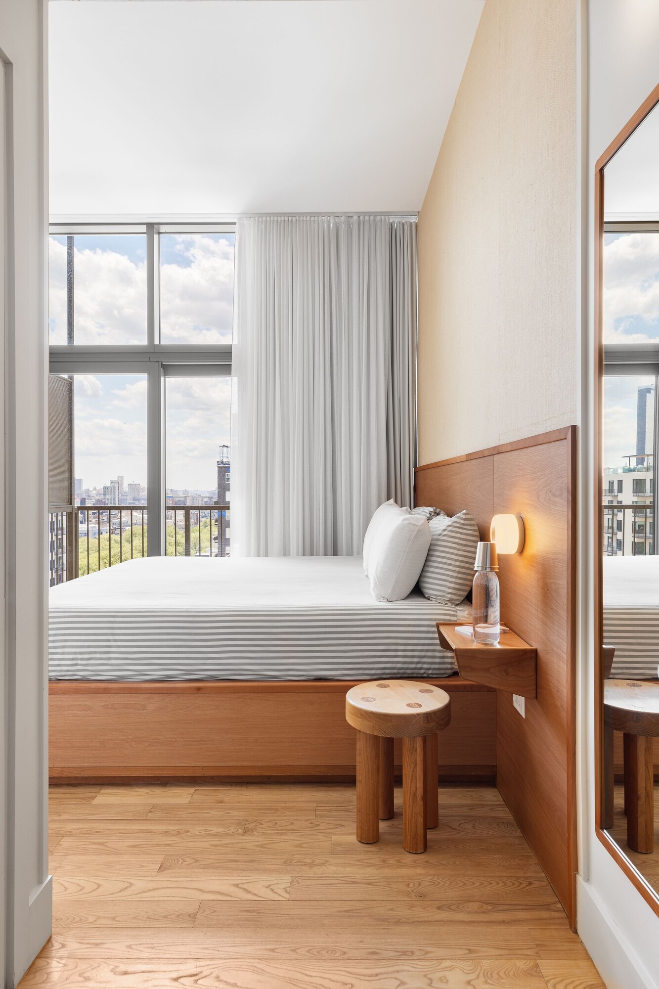 Sky, King Bed